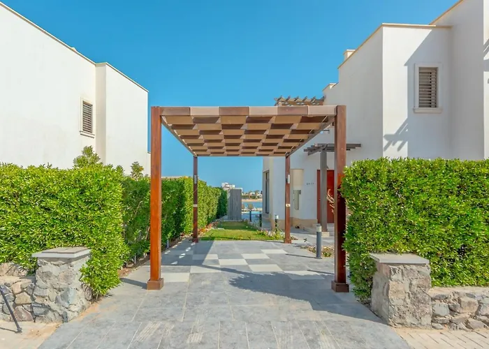 4br Cyan Dream I Pool Lagoon & Sauna Gurdaka