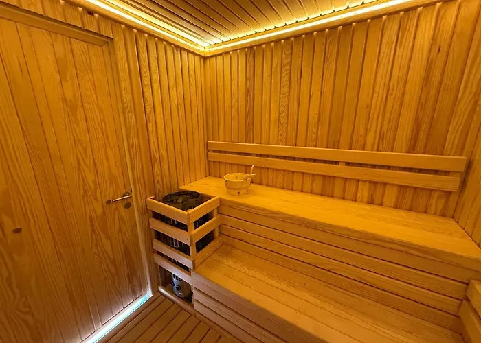 4br Cyan Dream I Pool Lagoon & Sauna Gurdaka